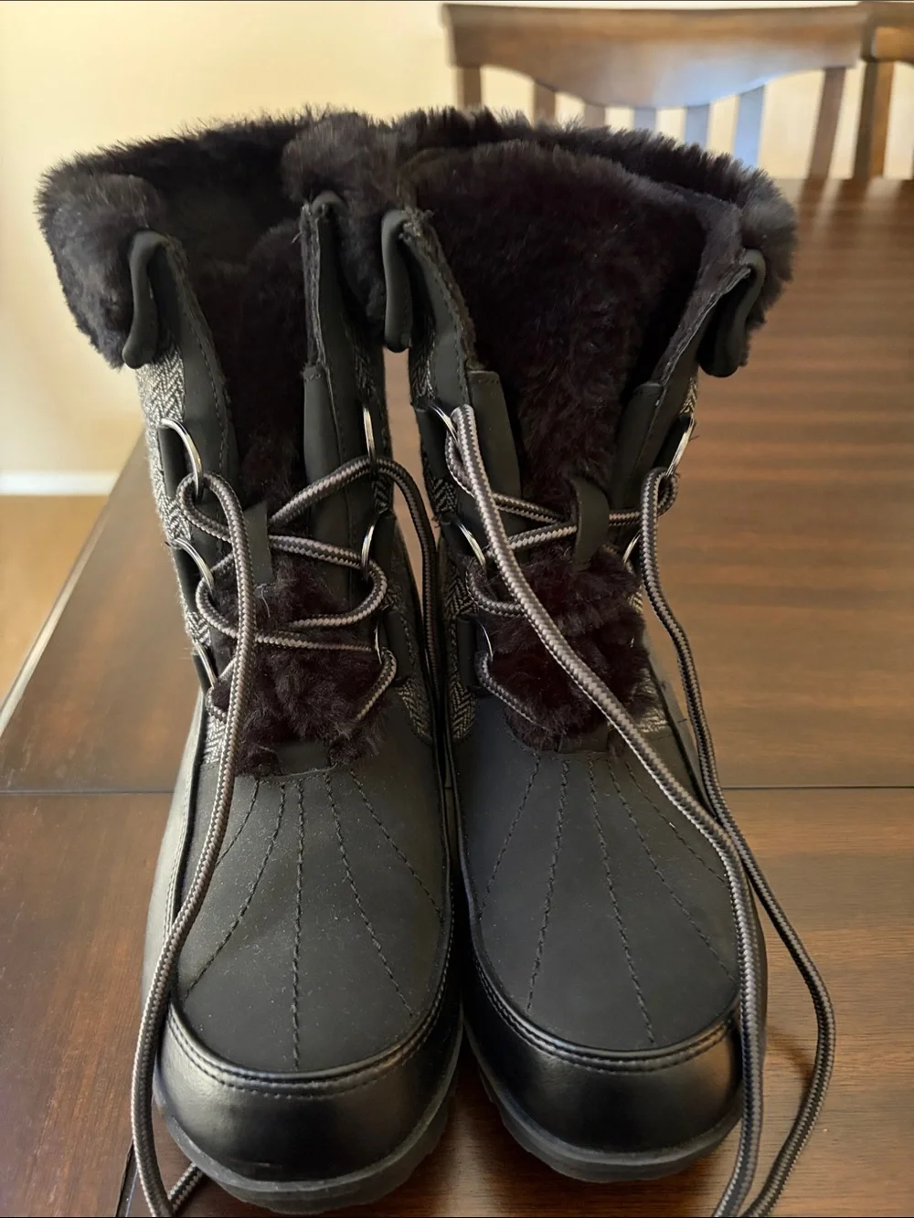 Women's Black Faux-Fur Winter Lace-Up Boots